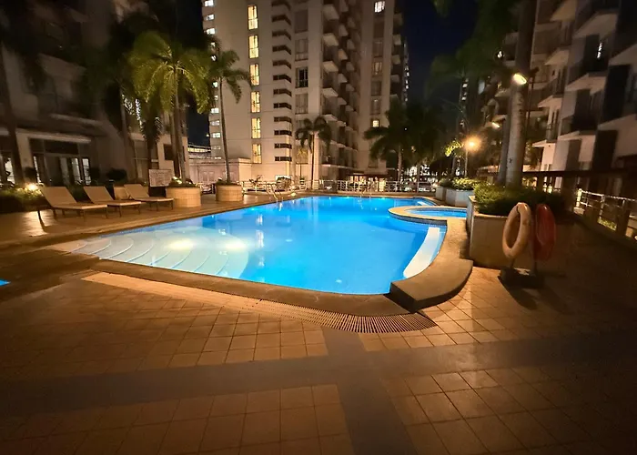Apartahotel In Pasay Across Airport Naia Terminal 3 Pool View *
